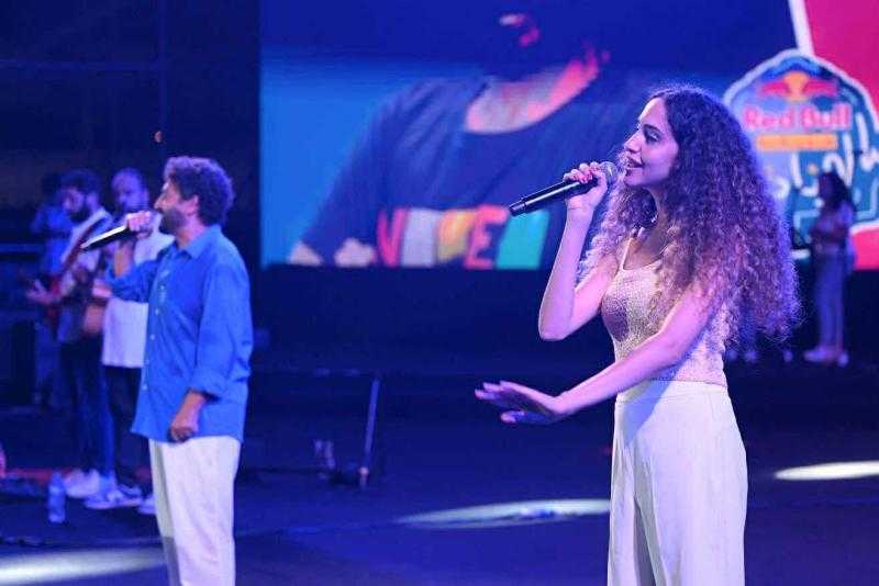 حميد الشاعري يجمع بين التسعينيات والشباب ويغني مع مسار إجباري