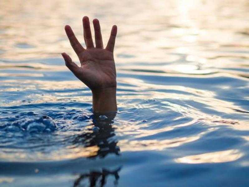 انتشال جثمان غريق بإحدى القرية السياحية بالساحل الشمالي غربي الإسكندرية