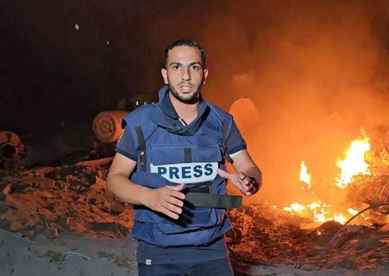 الصحفي أنس الشريف.. الاحتلال يتبنى اغتياله ويدعي أنه من قوات نخبة حماس.. و”أوصيكم بفلسطين درة تاج المسلمين” وصيته الأخيره.. وأهالي غزة يشيعون الشهيد بـ ”تكبيرات العيد”