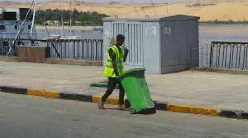 محافظة الجيزة توقف عمل عمال النظافة وقت ذروة الحر حفاظًا على سلامتهم