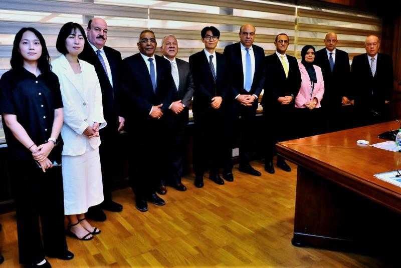 وزير الطيران يستعرض مع وفد مطار إنتشون الكوري فرص تطوير وتشغيل المطارات المصرية