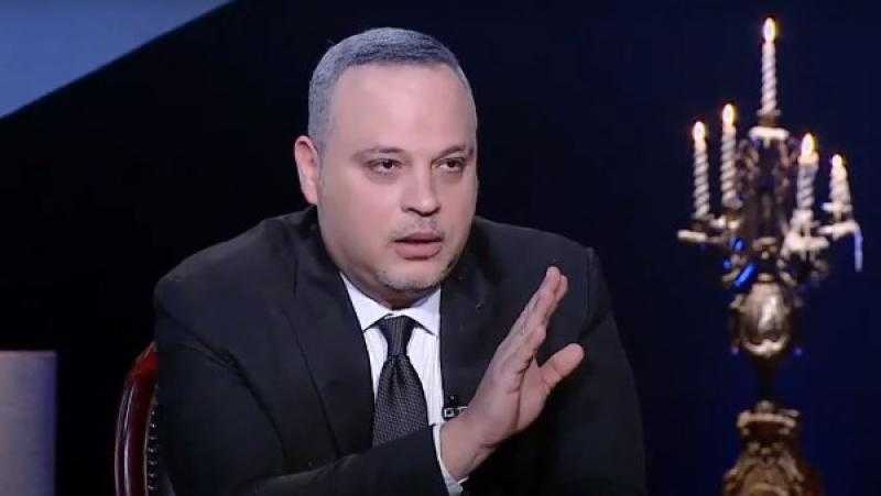 تامر عبد المنعم لـ محمود العزازي: دفنت أبويا ورحت بروفة.. مفيش في شغلنا ظرف عائلي