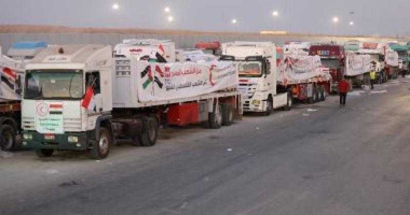 زاد العزة.. قافلة المساعدات المصرية الـ 14 تنطلق إلى غزة