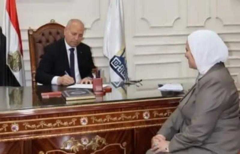 محافظ القاهرة يستقبل مدير مديرية التربية والتعليم عقب توليها مهام منصبها الجديد