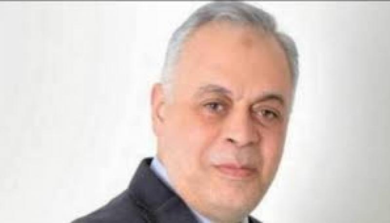 أشرف زكى للفنانين: التزموا بالقيم التي نشأنا عليها