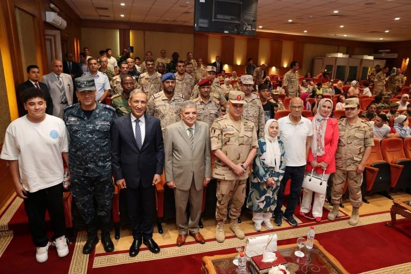 رئيس هيئة قناة السويس يستعرض مستجدات مشروعات تطوير القناة لوفد كلية الحرب العليا
