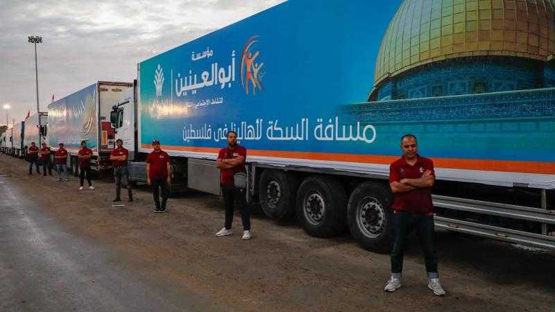 قوافل المساعدات المصرية لغزة تحمل آلاف الأطنان من المواد الغذائية والإغاثية والوقود