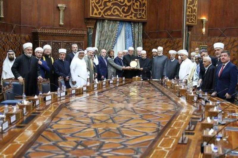 المفتي يزور شيخ الأزهر على رأس وفد من كبار علماء الأمة ومفتيها