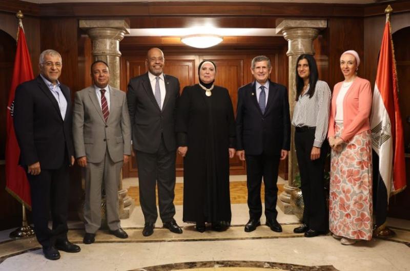 خط أحمر
