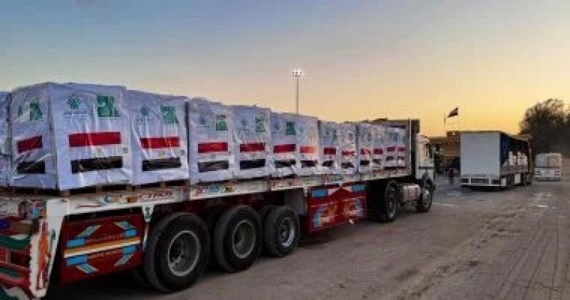 141 شاحنة مساعدات تدخل إلى غزة عبر معبر كرم أبو سالم