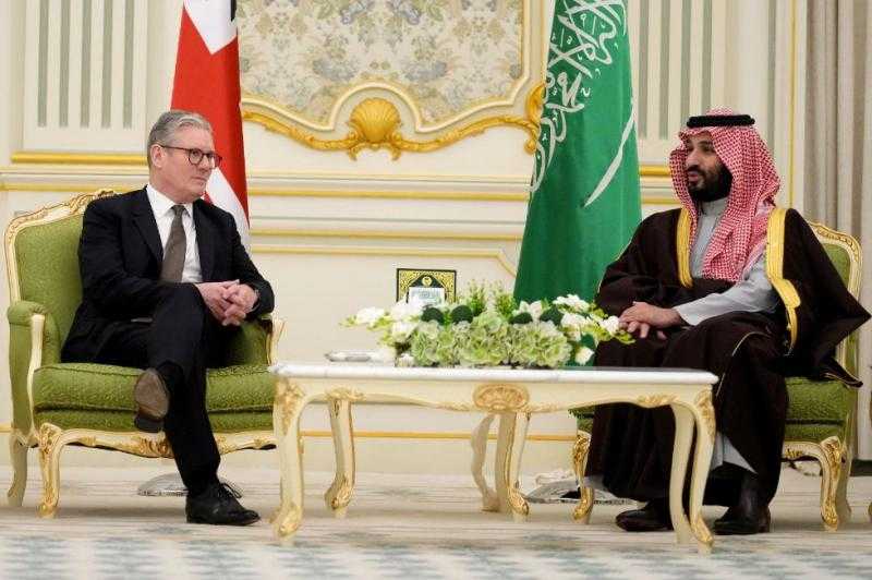 رئيس الوزراء البريطاني يبحث هاتفيا مع ولي العهد السعودي الأزمة في قطاع غزة