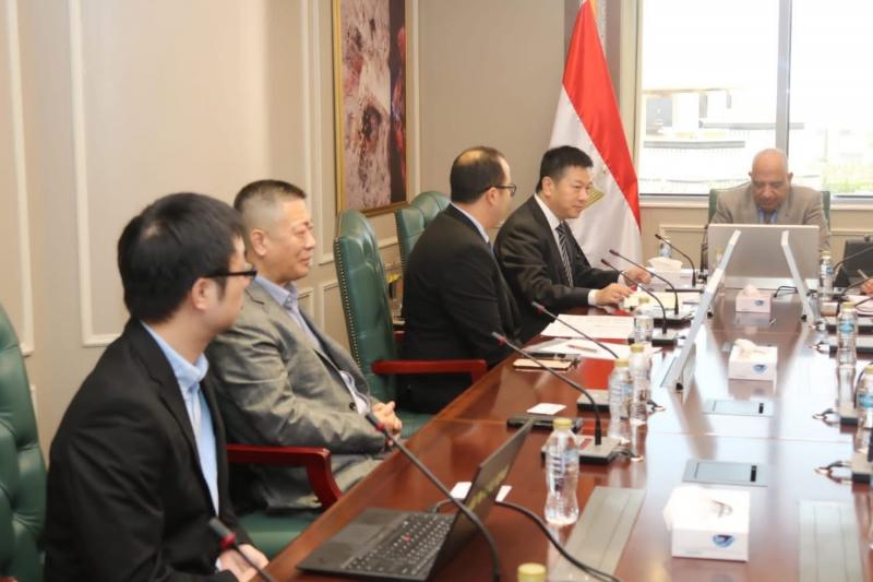 وزير الكهرباء يبحث مع شركة انكورا الصينية توطين صناعة المهمات الكهربائية لنهايات الكابلات ذات الجهد العالي والفائق