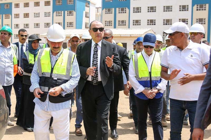 وزير قطاع الأعمال يتفقد مشروع إنشاء مجمع مدارس تنفذه شركة النصر للمقاولات بالجيزة