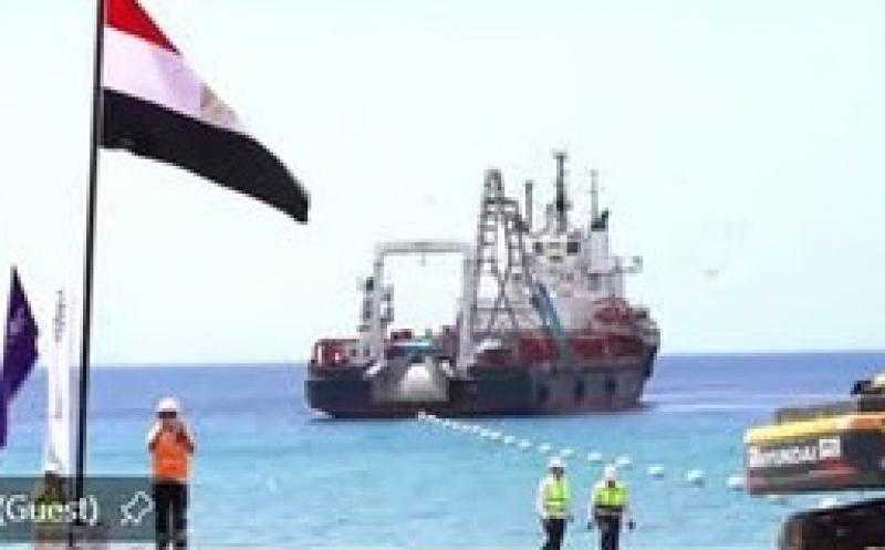 وزير الاتصالات ووزير الاقتصاد الرقمي الأردني يشهدان عملية إنزال الكابل البحري ”كورال بريدج” في طابا