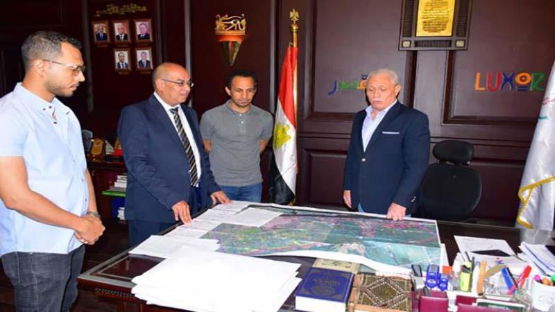 خط أحمر