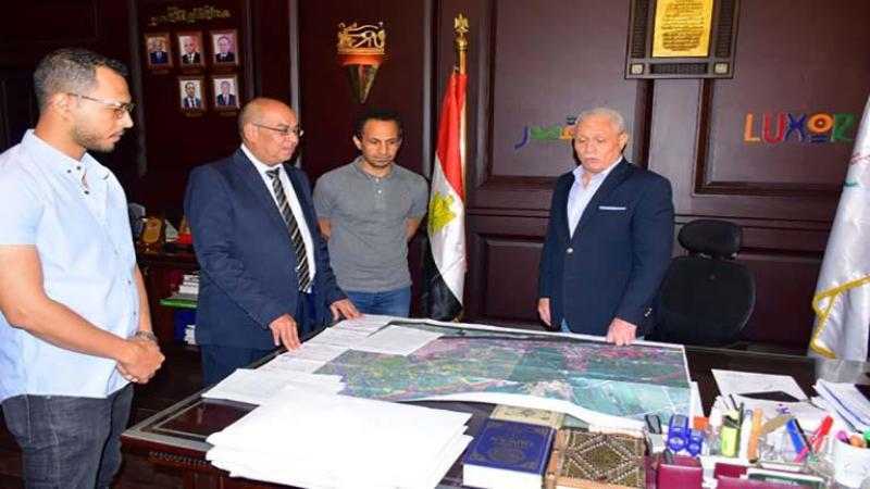 محافظ الأقصر يتابع أعمال تحديد الأحوزة العمرانية بقرية المريس