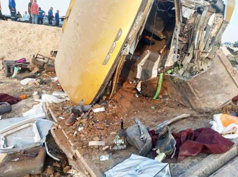 مصرع شخصين وإصابة 28 في انقلاب أتوبيس بطريق أسيوط الصحراوي الغربي