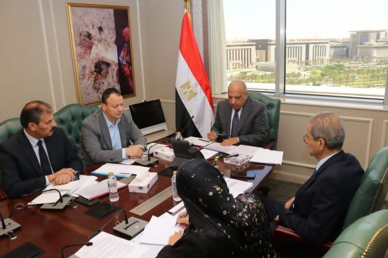 الدكتور محمود عصمت: تعزيز الحوكمة والشفافية وتطوير البنية المؤسسية لقطاع الكهرباء.. وإعادة هيكلة الشركة المصرية كمشغل مستقل لمنظومة نقل الكهرباء