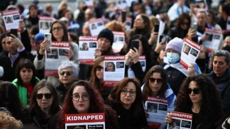 عائلات المحتجزين الإسرائيليين تعتبر قرار نتنياهو بضرب الدوحة ”تضحية بذويهم” ويهددون بالتصعيد