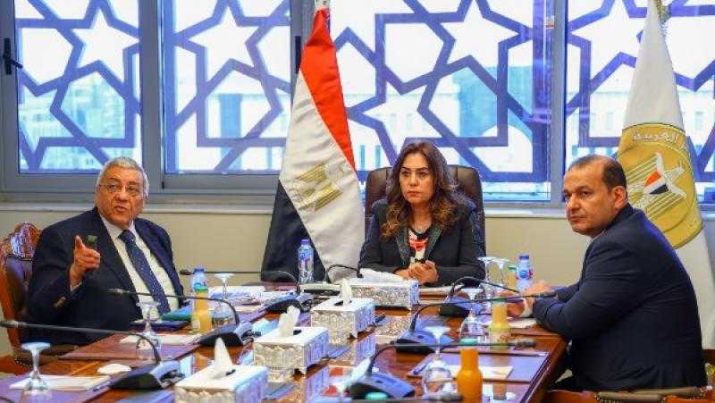 وزيرة التنمية المحلية تتابع تطوير المسارات والفراغات العامة بعرب بورسعيد ورشيد