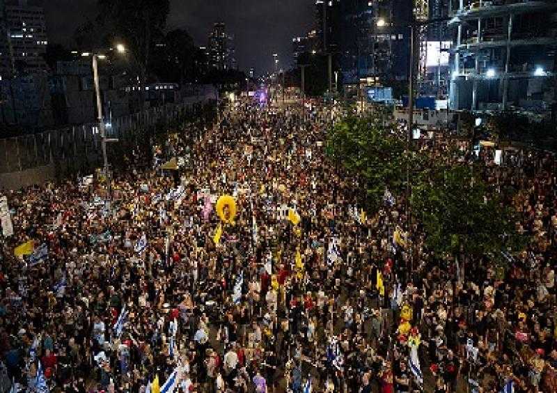 مئات الآلاف يواصلون تظاهراتهم في إسرائيل للمطالبة بوقف العدوان على غزة