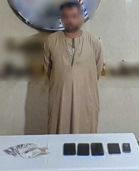 ضبط شخص ينتحل صفة موظف بنك للنصب على حاملي بطاقات الدفع الإلكتروني