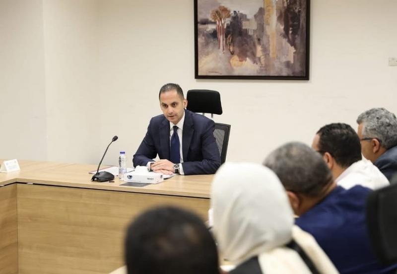 نائب وزير الصحة يعقد اجتماعًا لتطوير منظومة المخازن الاستراتيجية والتموين الطبي وتنفيذ حلول للتحديات