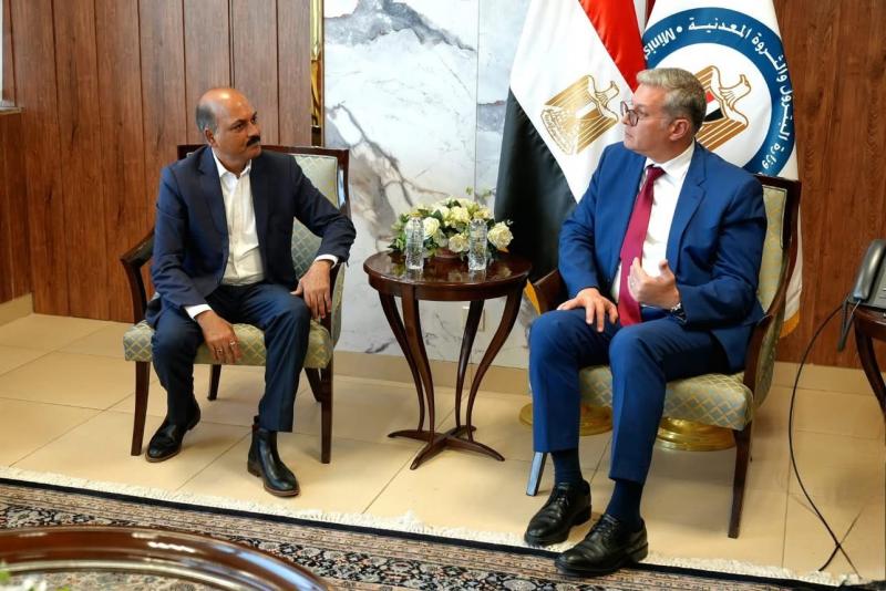 وزير البترول والثروة المعدنية يلتقي نائب رئيس شركة إنترناشوينال ريسورسز هولدنج IRH للاستكشاف