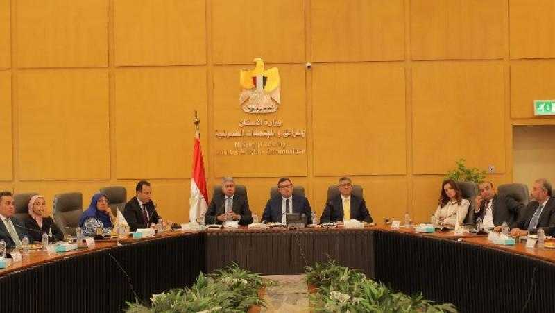 وزيرا السياحة والآثار والإسكان ومحافظ الجيزة يتابعون تطوير المنطقة الممتدة بين مطار سفنكس و سقارة