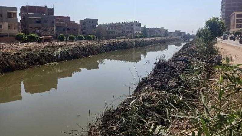 محافظ كفر الشيخ يتابع أعمال تطهير وتكريك مصرف نشرت بقلين