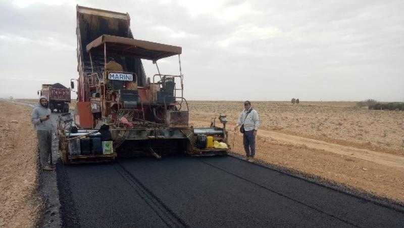 7 مشروعات طرق تنموية جديدة لربط التجمعات بمرسي مطروح