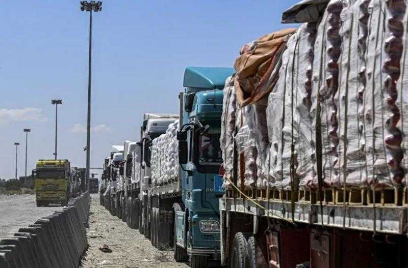الأردن: عبور 85 شاحنة محملة بالمواد الإغاثية إلى غزة