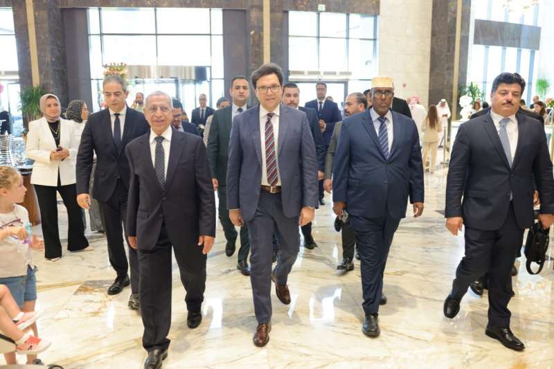خط أحمر