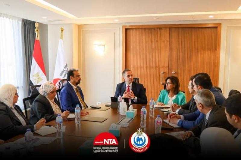 نائب وزير الصحة يبحث مع مدير «الوطنية للتدريب» تطوير البرامج لرفع كفاءة العاملين