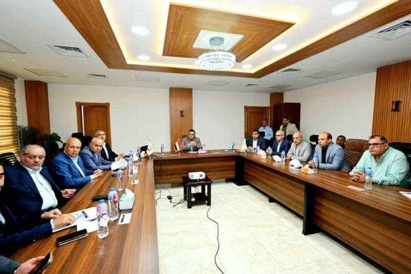 وزير الإسكان يتابع ملف تقنين الأراضي بمدينتي العبور الجديدة والشروق
