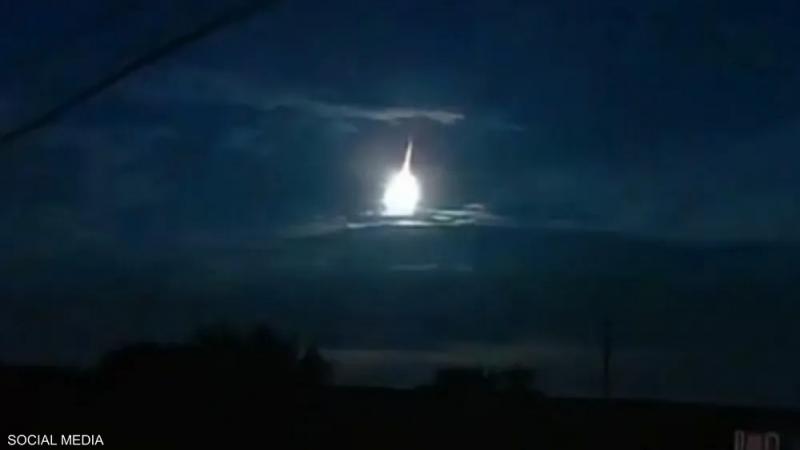 شاهد.. انفجار كرة نارية في سماء اليابان