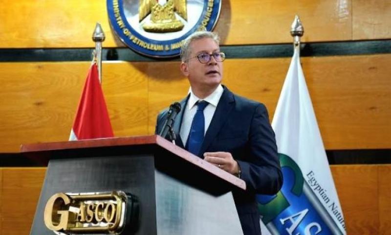 وزير البترول والثروة المعدنية يواصل جولاته التفقدية بمصانع البتروكيماويات بالإسكندرية