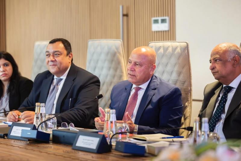 وزير الصناعة والنقل وأمين عام مجلس التنسيق الأعلى المصرى/ السعودى عن الجانب المصري يجتمع مع أمين عام مجلس التنسيق الأعلى عن الجانب السعودي
