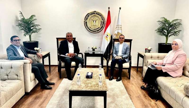خط أحمر