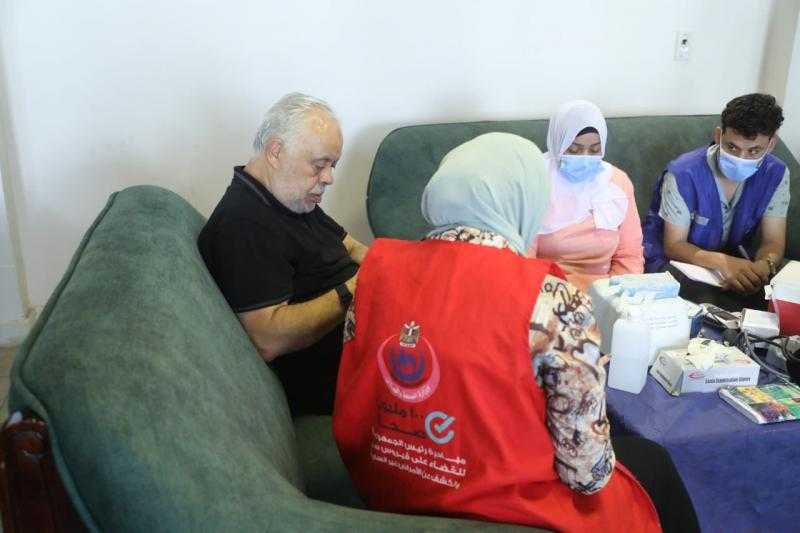 قافلة طبية متنقلة بنقابة المهن التمثيلية ضمن حملة «100 يوم صحة».. صور