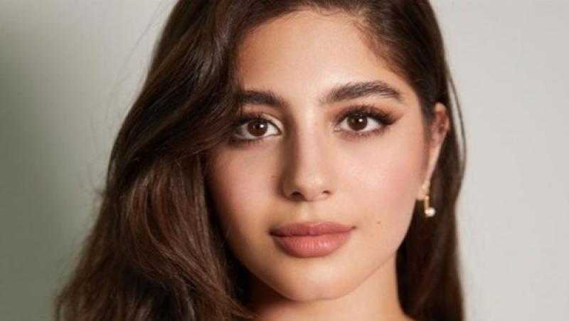 مايان السيد تخطف الأنظار بفستان جذاب