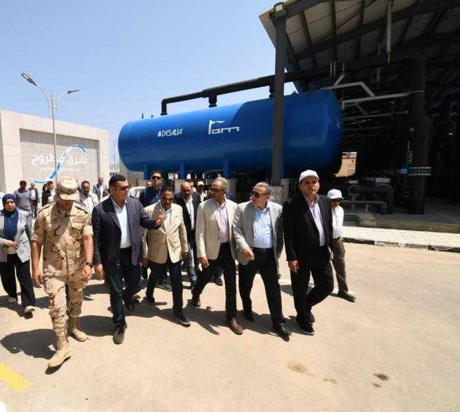 وزير الإسكان ومحافظ مطروح يتفقدان محطة تحلية مياه البحر ”الرميلة 4” بطاقة 65 ألف م3/يوم