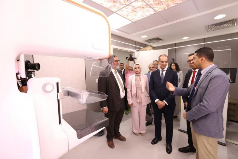 وزير الاتصالات يشهد فعاليات إطلاق منظومة مصرية بالكامل للكشف المبكر عن سرطان الثدي باستخدام الذكاء الاصطناعي بمستشفى بهية