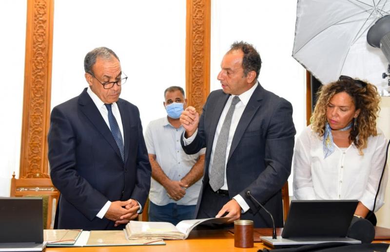 خط أحمر
