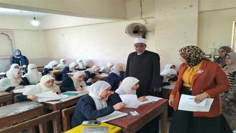 طلاب الشهادة الثانوية الأزهرية دور ثان يؤدون امتحان الجغرافيا والحديث والتفسير