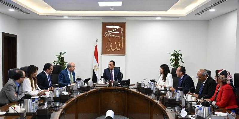 رئيس الوزراء يتابع الموقف التنفيذي لمشروع ”مبنى 4” بمطار القاهرة الدولي