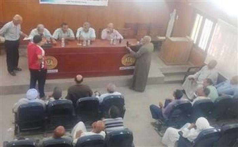 محافظ أسيوط يشدد على دعم المزارعين وتوفير مستلزمات الإنتاج لتحقيق التنمية الزراعية