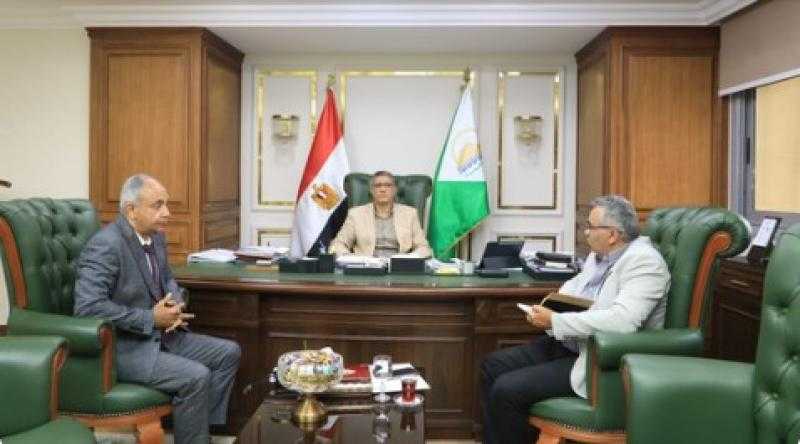 محافظ الجيزة يناقش مع مساعد وزير الصحة خطة تطوير المنشآت الطبية