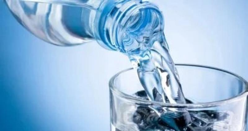 دراسة جديدة تكشف علاقة قلة شرب الماء بالتوتر.. 10 فوائد للترطيب الجيد