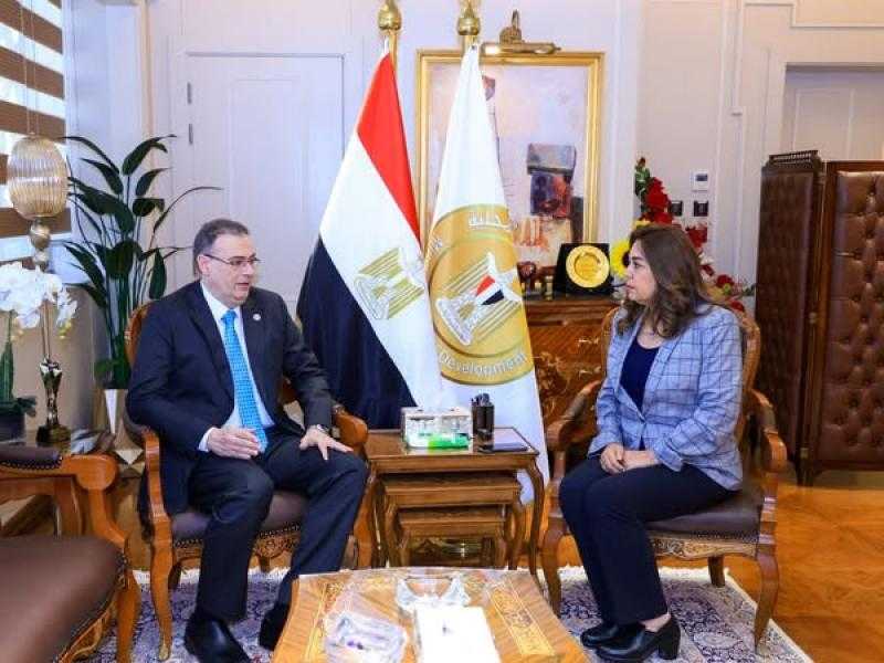 منال عوض تبحث مع رئيس الجهاز المركزي للتنظيم والإدارة مجالات التعاون المشتركة